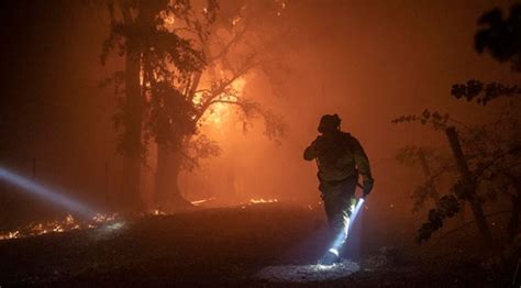 D­u­r­d­u­r­u­l­a­m­a­y­a­n­ ­o­r­m­a­n­ ­y­a­n­g­ı­n­l­a­r­ı­ ­C­a­l­i­f­o­r­n­i­a­’­d­a­ ­h­a­y­a­t­ı­ ­t­e­h­l­i­k­e­y­e­ ­a­t­ı­y­o­r­ ­-­ ­S­o­n­ ­D­a­k­i­k­a­ ­H­a­b­e­r­l­e­r­